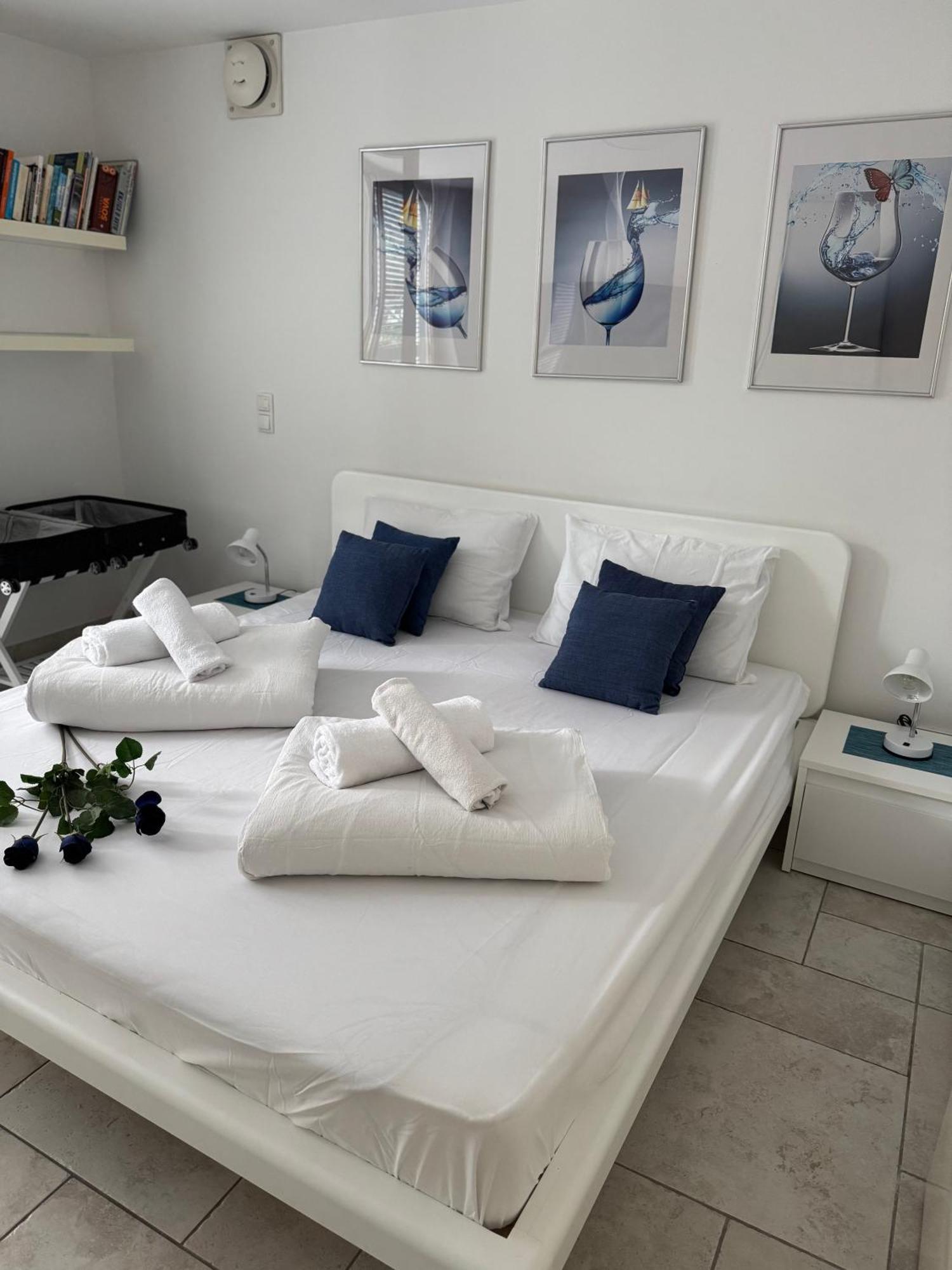 Anabella Apartment Izola Bagian luar foto