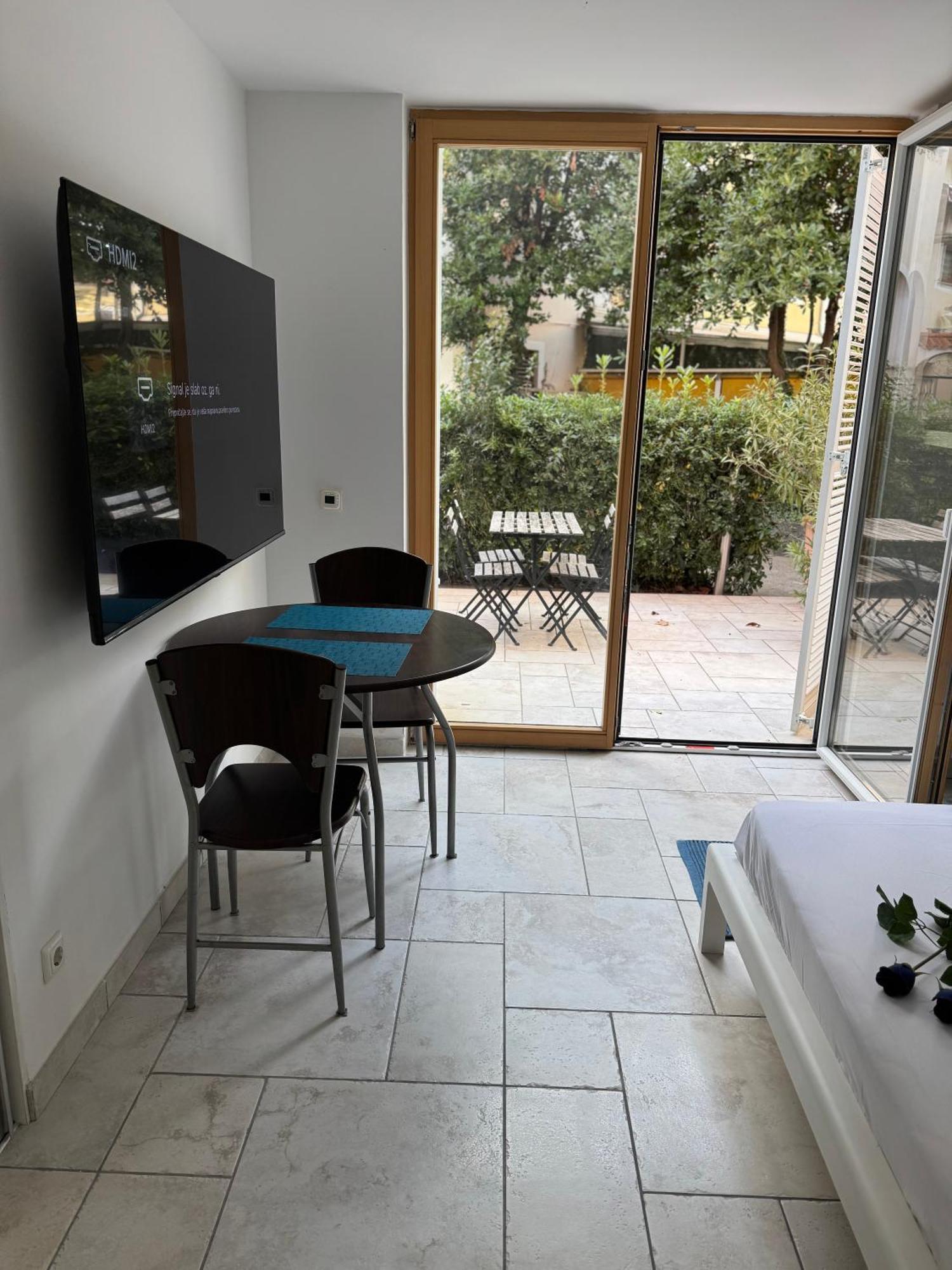Anabella Apartment Izola Bagian luar foto